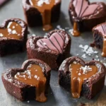 Brownie Karamell Herzen: Saftige Schokoherzen mit flüssigem Karamellkern First Image First Image