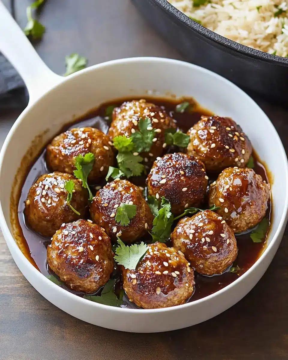 Asia-Buletten mit Hoisinsauce First Image First Image