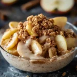 Würziger Bratapfel Crumble mit Cremiger Zimtsoße First Image First Image