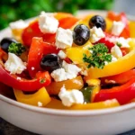 Paprika-Feta-Salat mit Oliven – So einfach, so gut! First Image First Image
