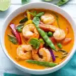 Rotes Thai-Curry mit Garnelen First Image First Image