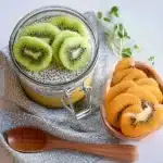Chia Bowl mit SunGold Kiwi im Einmachglas to go First Image First Image