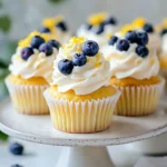 Zitronige Blaubeer Cupcakes mit Frischkäse-Frosting First Image First Image