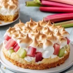 Rhabarberkuchen mit Baiser – Ein fruchtiger Genuss für jede Gelegenheit First Image First Image